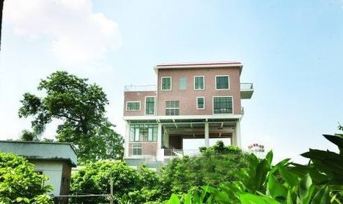 违建房屋被强制拆除