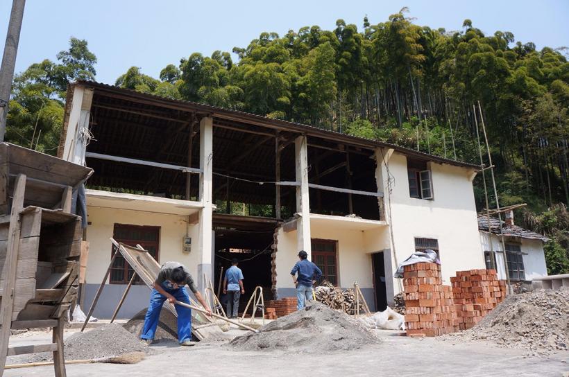 农村老房翻建却认定成违建房 这是为何?-图3