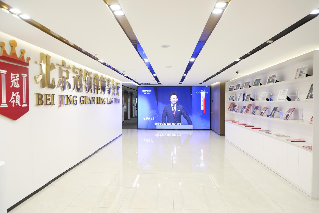 感谢奥运冠军孙一文为冠领赠送《冠军册》，双冠共进、持“剑”共赢