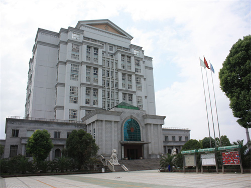 2023年1月12日冠领拆迁纠纷律师到湖北省宜昌市开庭